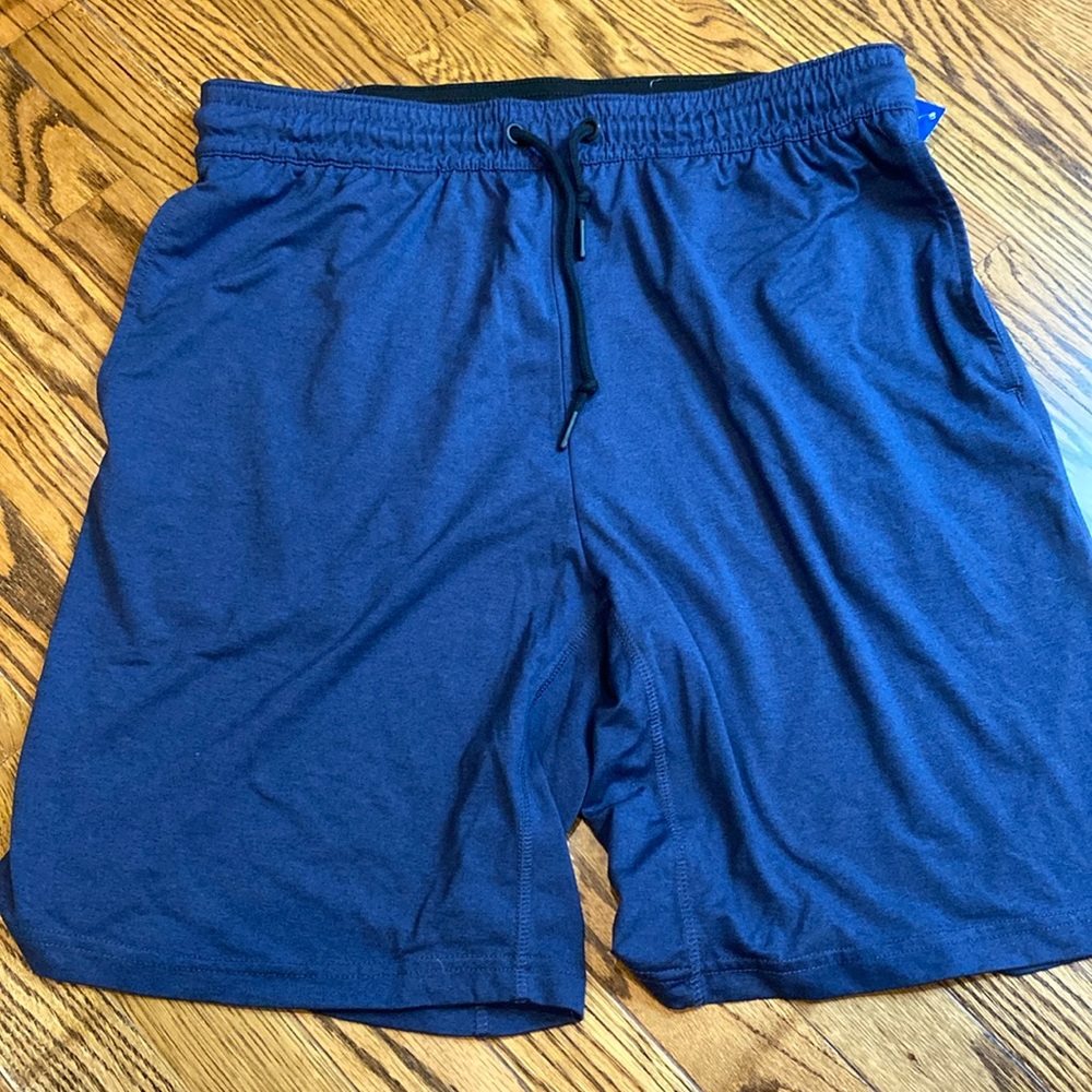 01 .Algo men’s shorts. Size large. Navy blue